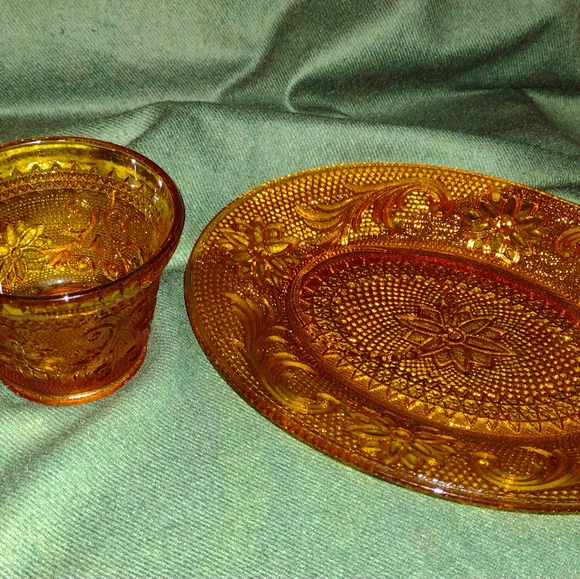EUC Vtg. Amber Sandwich/Snack Plate and Cup, Pressed Glass - Picture 11 of 13